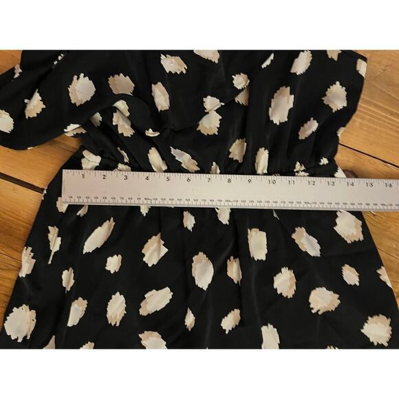 Vine & Love Women's off the shoulder layered dress. Black/white/tan. Size Small - Picture 7 of 9